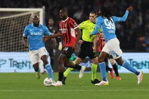 بعد الفوز على نابولي.. هل أصبح ميلان مرشحًا حقيقيًا للقب الدوري الإيطالي؟